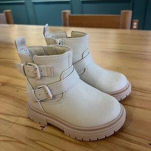 Cat & Jack size 6 toddler boots